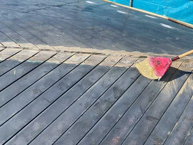 仙台市太白区で色あせた既存屋根に防水シートを敷設し金属屋根へ仕上げた屋根カバー工事